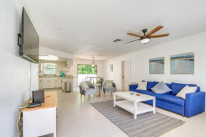 Bright Crystal River Home about 2 Mi to State Parks!